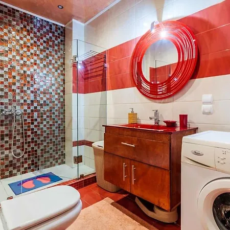 Strawberry Hideaway - Chic Retreat Apartment Athens