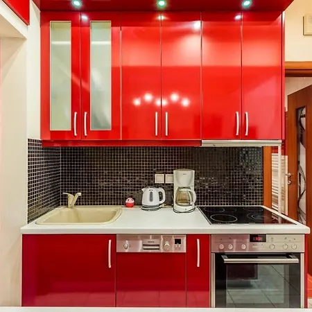 Strawberry Hideaway - Chic Retreat Athens