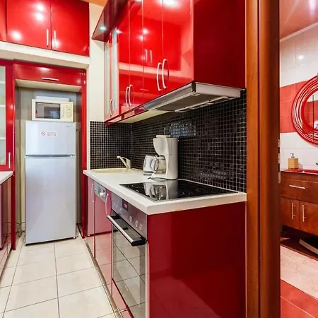 Strawberry Hideaway - Chic Retreat *