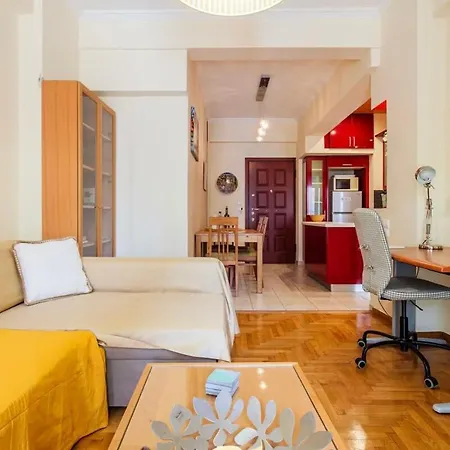 Strawberry Hideaway - Chic Retreat Apartment *