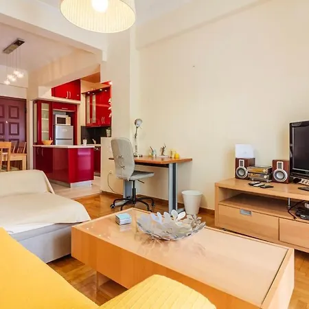 Apartment Strawberry Hideaway - Chic Retreat