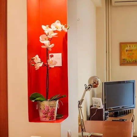 Apartment Strawberry Hideaway - Chic Retreat Athens
