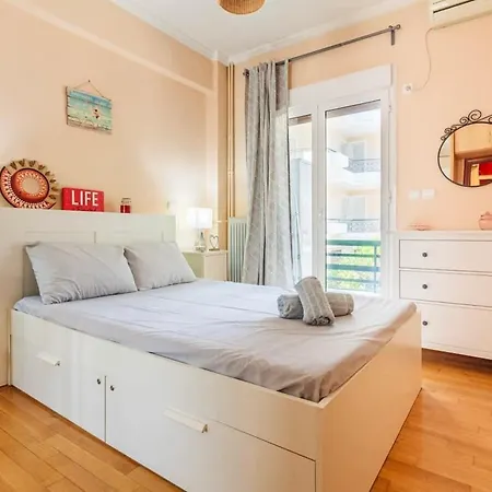 Strawberry Hideaway - Chic Retreat Apartment Athens