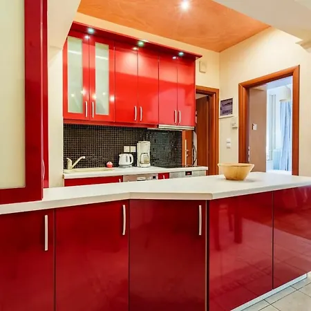 Apartment Strawberry Hideaway - Chic Retreat *