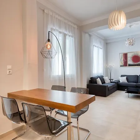 Modern 2-bedroom Apt, 200m From The Acropolis * Atene