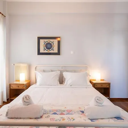 Vintage 1br In Exarchia Timeless
