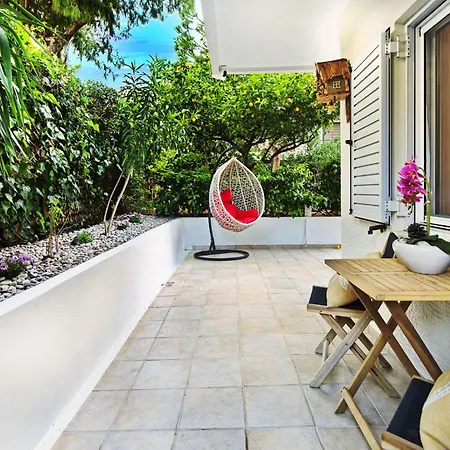 Five Seasons Alimos Apartment