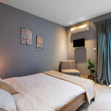 Ideally Located In Atene