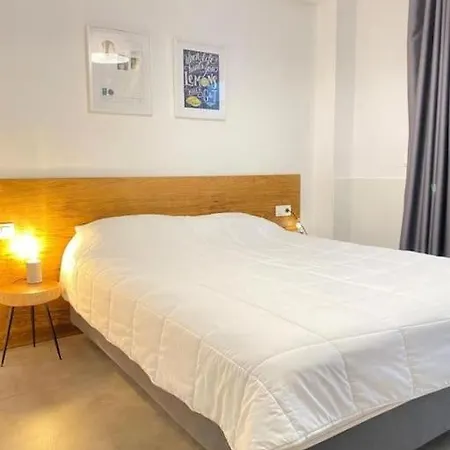 A Place 4u No10 - Garden-level Getaway 2 Bedroom 2 Bathroom With Yard Apartment