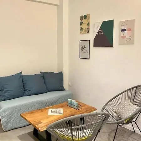A Place 4u No10 - Garden-level Getaway 2 Bedroom 2 Bathroom With Yard Apartment *