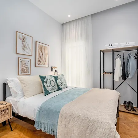 Unique Koukaki Three Bedroom Apartment