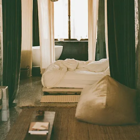 Mona Otel Atina