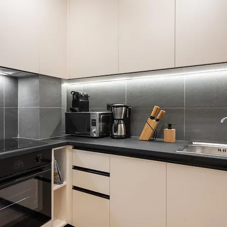 Modern Apartment *