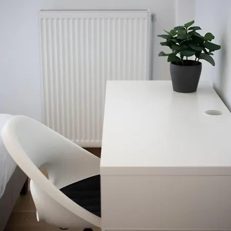 Bloom - Luxury 2-bedroom In Apartment *