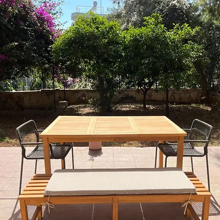 Vouliagmeni 2bed Garden Flat *
