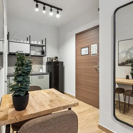 Limehome Solonos Center * Athens