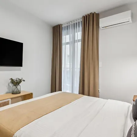 Limehome Solonos Center *