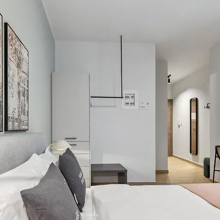 Limehome Solonos Center
