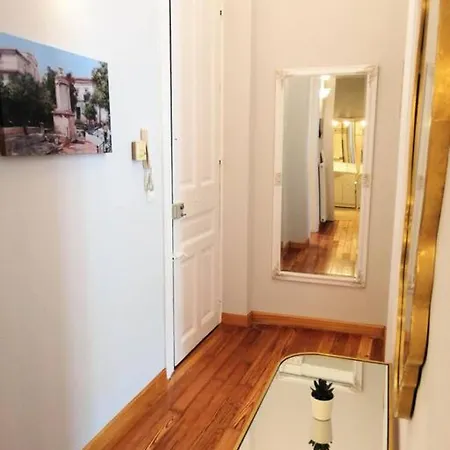 Elegant Under The Acropolis Apartment