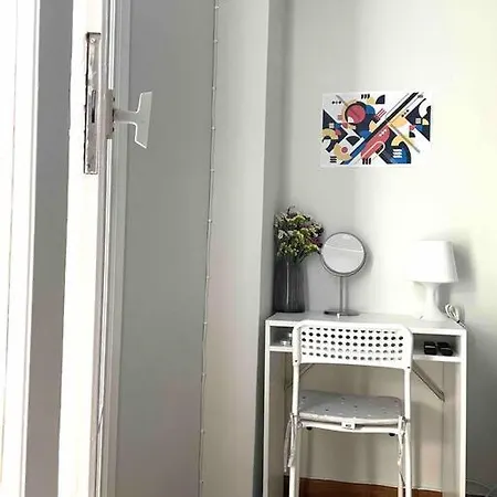 Bauhaus Studio-semi Basement Apartment *