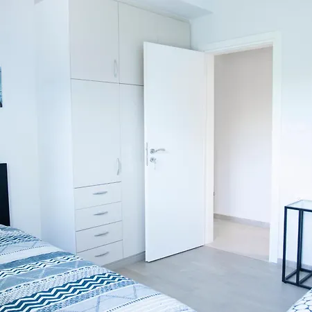 Sea Side Retreat 2 Bed Apartment