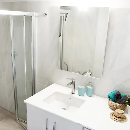 Sea Side Retreat 2 Bed * Athens