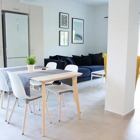 Sea Side Retreat 2 Bed