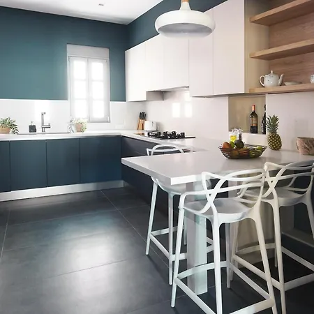 En Plaka - Elegant Estate Villa Athens