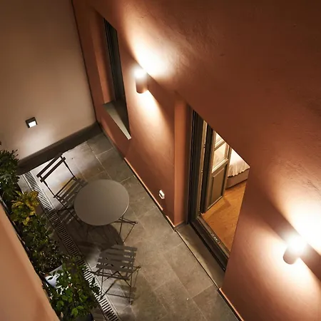En Plaka - Elegant Estate Athens
