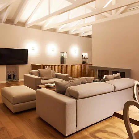 Villa En Plaka - Elegant Estate *