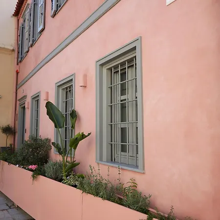 Villa En Plaka - Elegant Estate