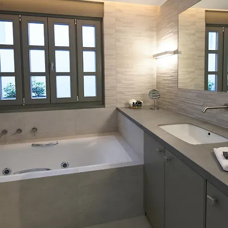 En Plaka - Elegant Estate Villa
