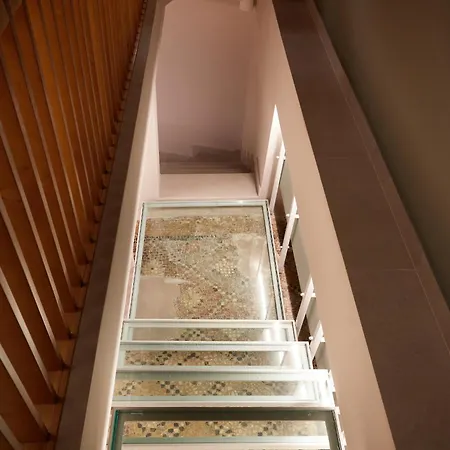 Villa En Plaka - Elegant Estate