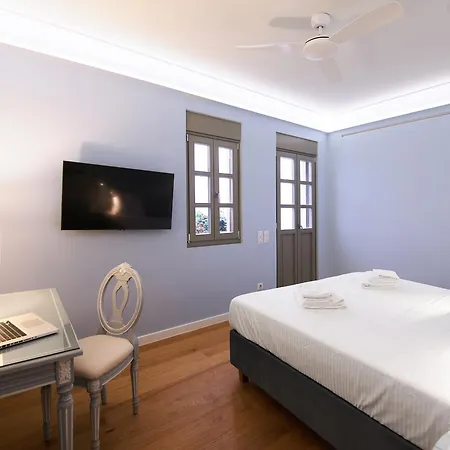 En Plaka - Elegant Estate Villa Athens