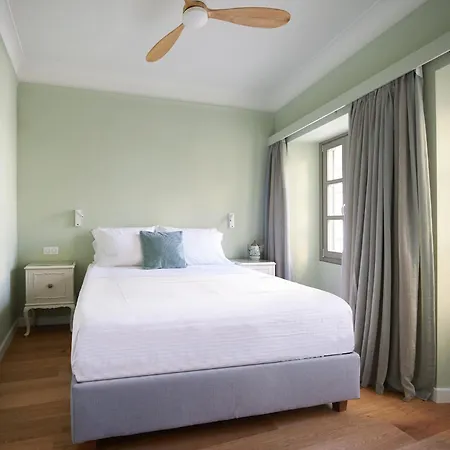 En Plaka - Elegant Estate Villa Athens