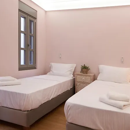 Villa En Plaka - Elegant Estate Athens