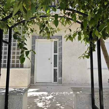 近图书馆宽敞露台spacious Terrace Near Library Apartment *