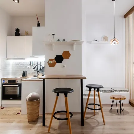 Acropolis Hidden Gem- The Perfect Athenian Hideaway Apartment Athens
