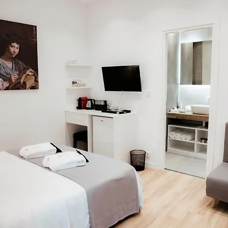 Muses Hotel *