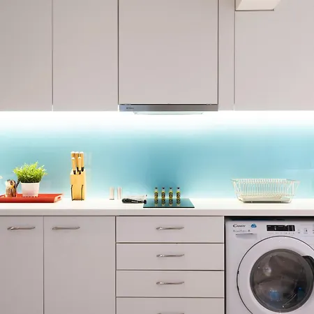 Cute And Convenient In Center Daire Atina