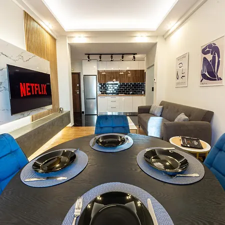Polis Luxury 4 Atene
