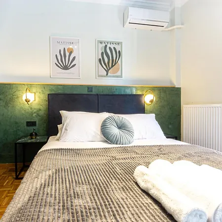Polis Luxury 4 Atene