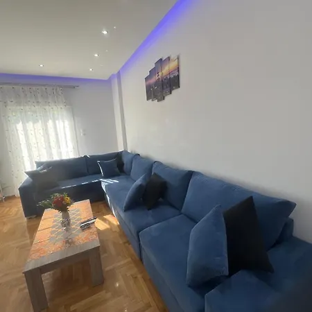 Four Seasons Apartment *