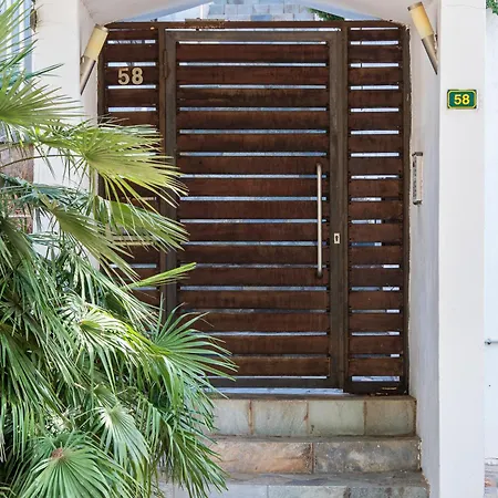 Costa Luca In Vouliagmeni Villa