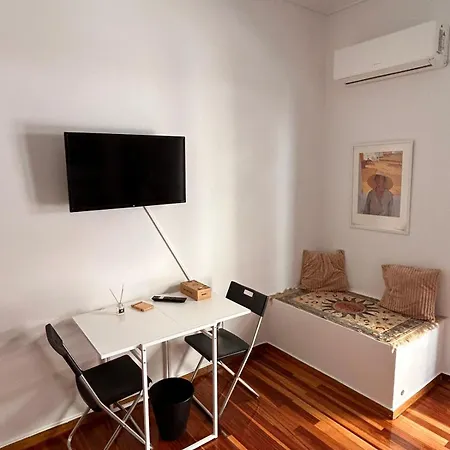 Διαμέρισμα Efi's Cozy And Bright One-bedroom *