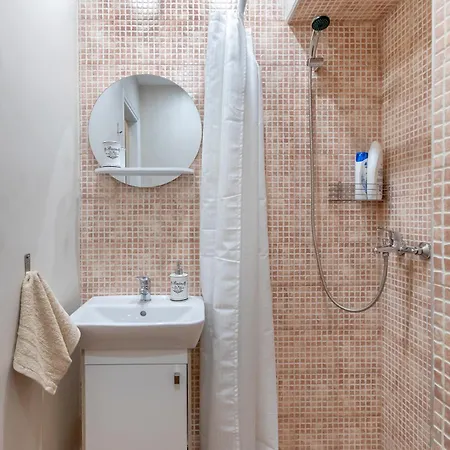 A Spacious One Min To Victoria Metro - Self Check-in Apartment *