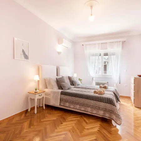 Apartment A Spacious One Min To Victoria Metro - Self Check-in Athens