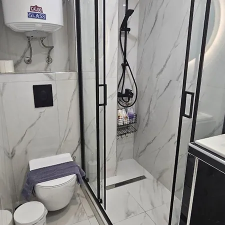 Apartment Warm And Cozy In Location! *