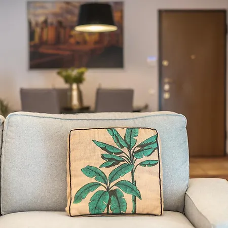 Shoreline Riviera Apartment *
