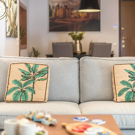Shoreline Riviera Apartment *